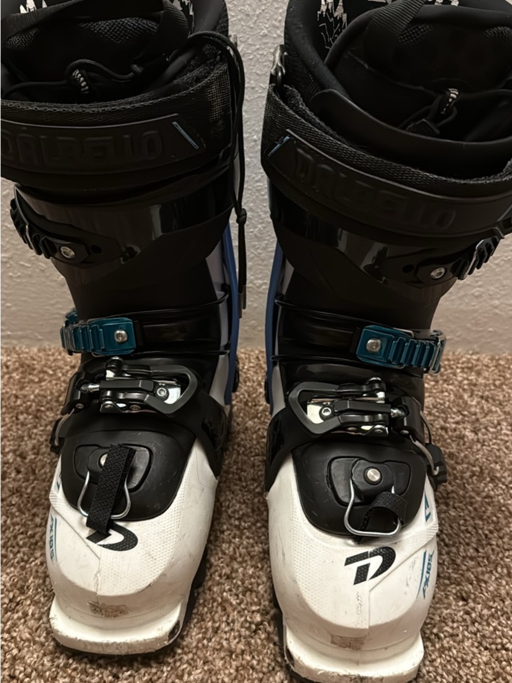 Dalbello Lupo AX105 touring and mountain ski boots women’s 21/21.5